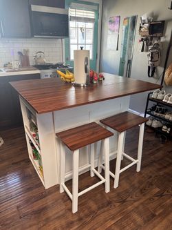 Kitchen island + Stools