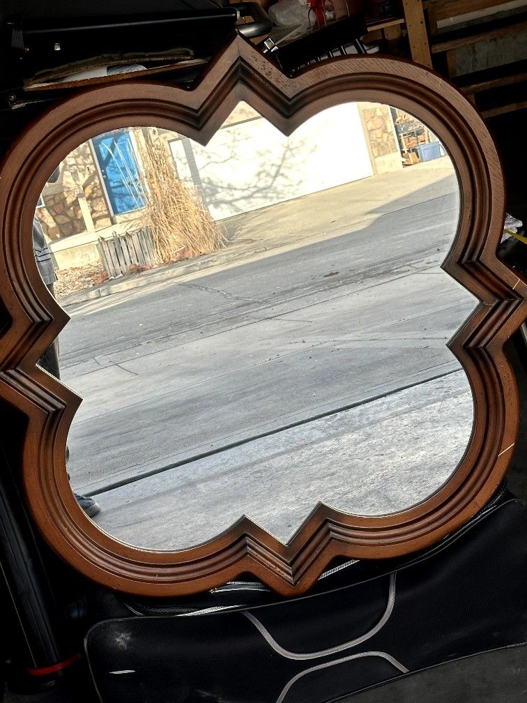 Roundish Design Mirror