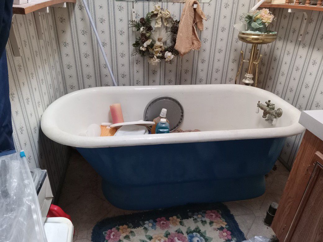 Antique Vintage Bathtub
