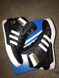 Brand new adidas! Size 7.1/2 for men or women