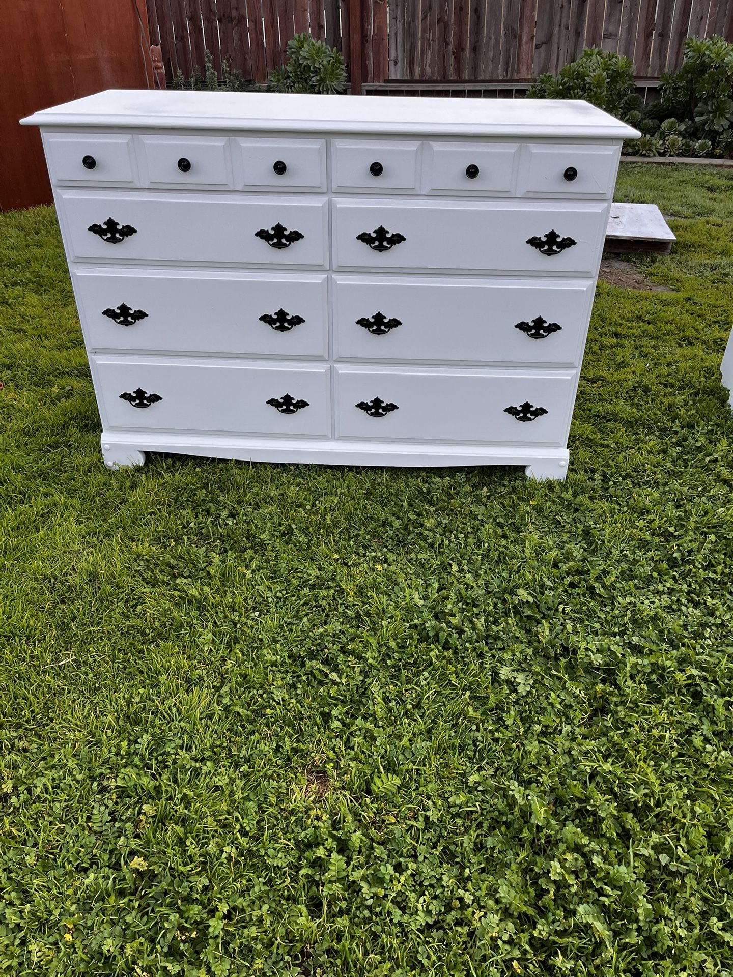 Vintage Dresser ⚪️⚪️⚪️
