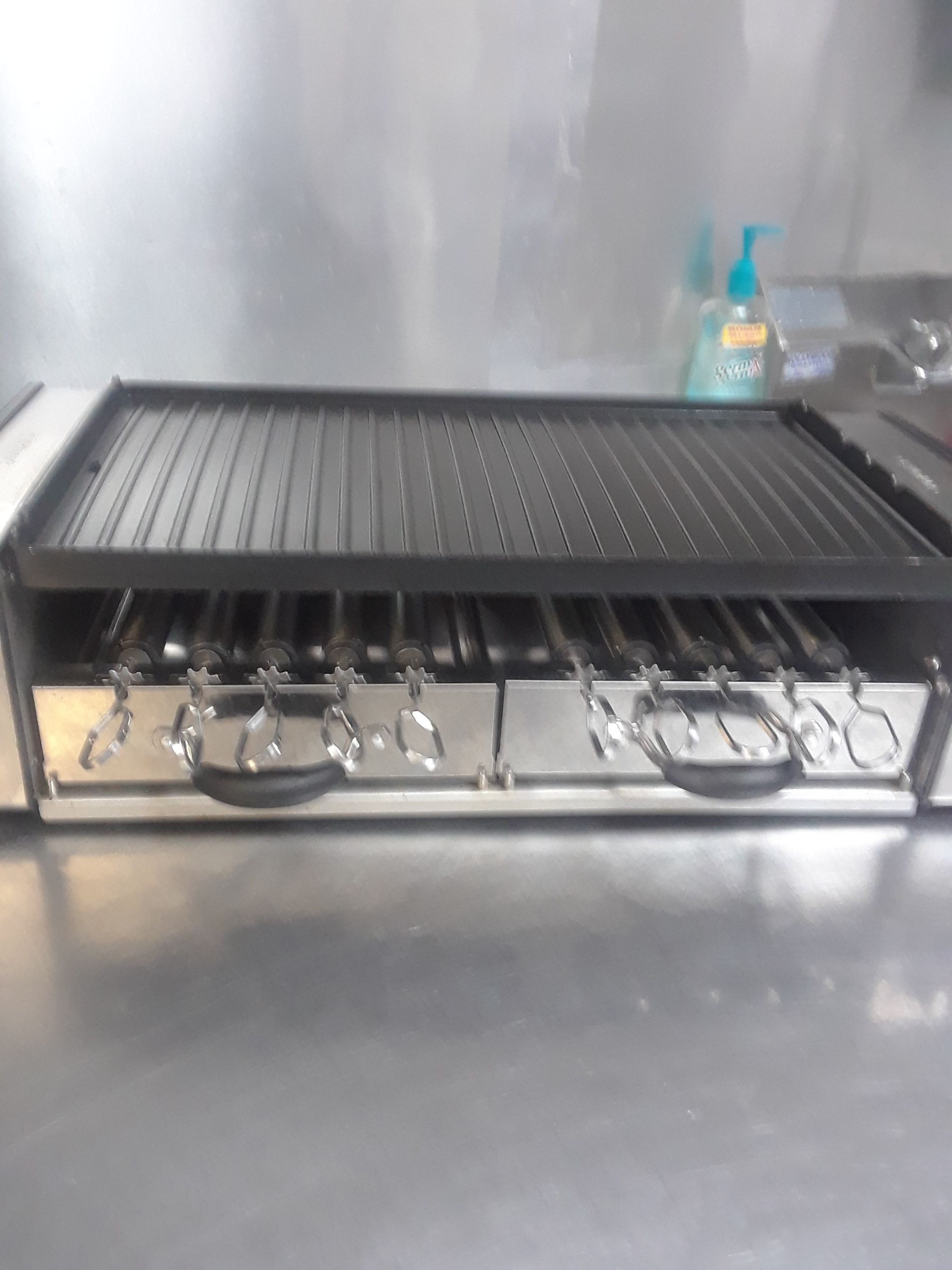 Cuisinart grill/ griddle/ hot dog roller/ Shish Kabobs