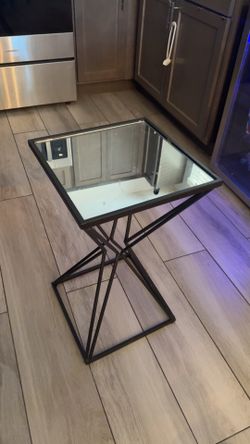 End glass table