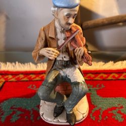 ADORNO ANTIGUO DE PORCELANA BISCUIT DISEÑO VIOLINISTA