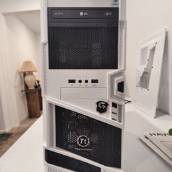 WHITE PC CASE READY FOR NEW BUILD
