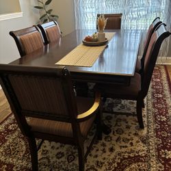 Dining Table +8 Chairs 