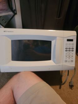 Emerson Countertop Microwave White