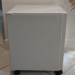 Metal Storage & Filing Cabinet w/ wheels
