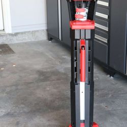 Milwaukee M18 Tower Light , FREE 8hr And 5hr M18