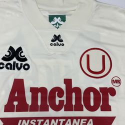 CLUB UNIVERSITARIO DE DEPORTES. CAMISETA RETRO CALVO. SIZE MEDIUM.
