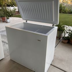 Frigidaire Chest Freezer 7.0 Cu Ft - White Deep Freezer. 