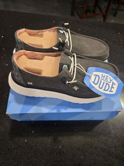 Women's Hey dudes size 8