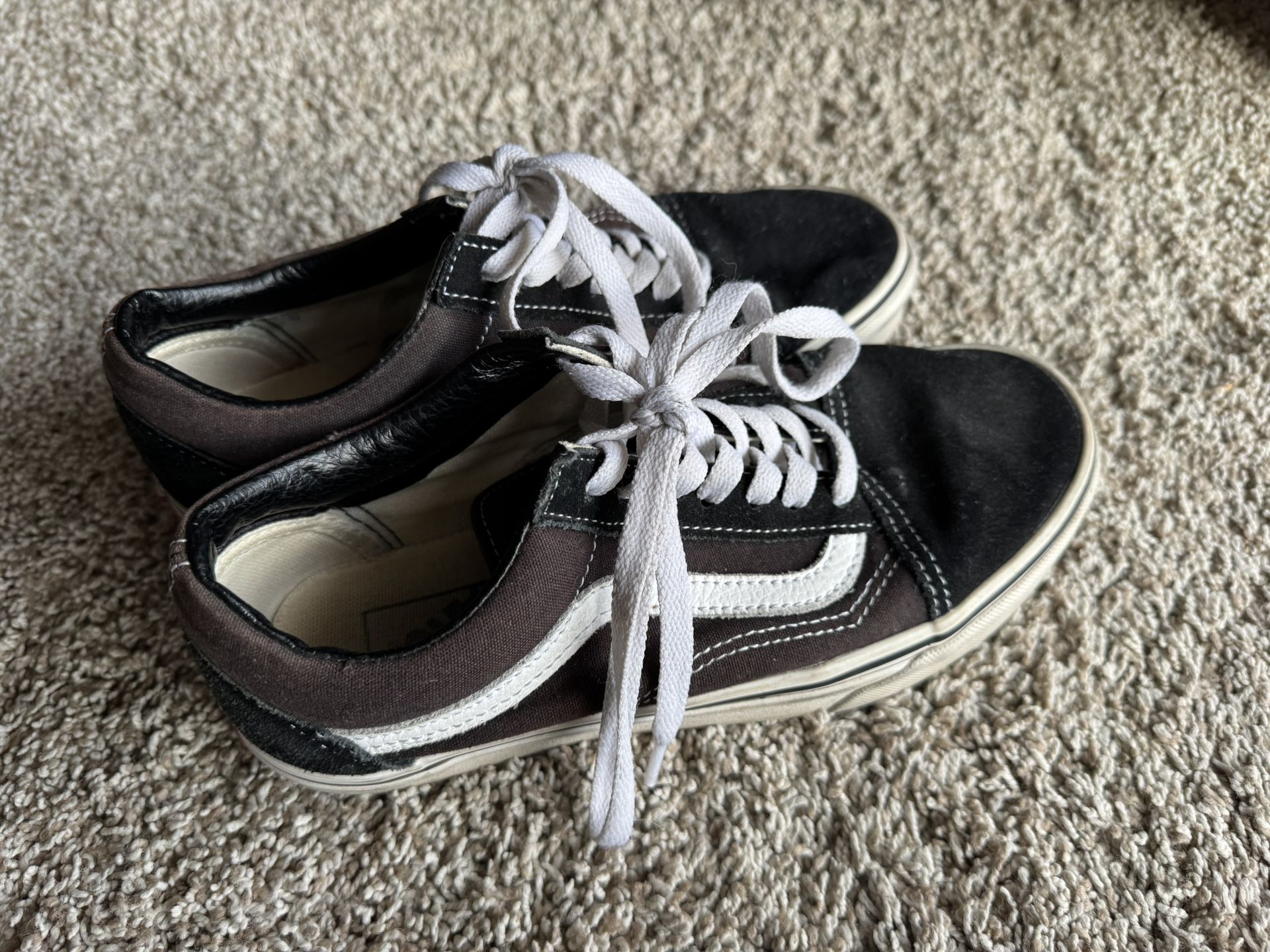 Vans Old School Black Shoes- Size W7/M5.5
