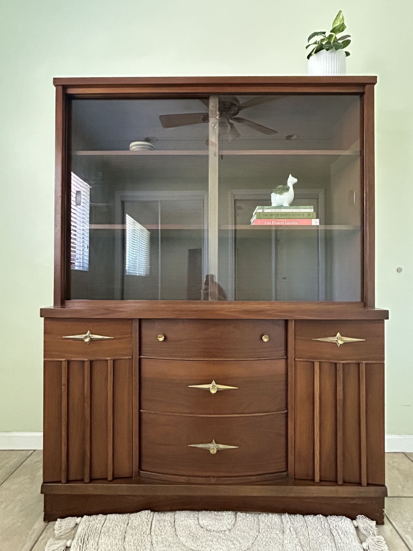 Mid-Century Hutch – Distinctive Furniture by Stanley