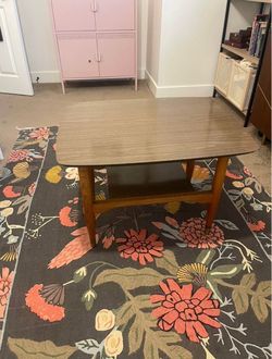 Vintage Mid Century Modern Coffee /Accent Table