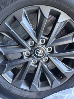 20” OEM Toyota Land Cruiser Wheels & Tires – 6x139.7 (6x5.5)