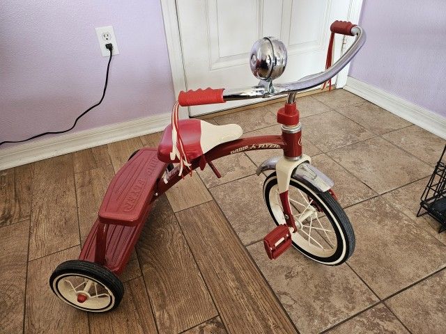 Radio Flyer Tricycle Good Condition