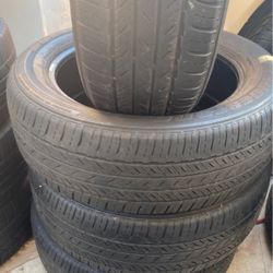 Vendo 4 llantas Medida 225-55-18 Para Carro O Camioneta Muy Buen Piso