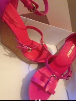 Pink wedge