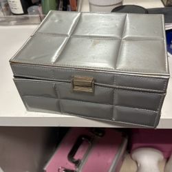 Silver Luxury makeup box 