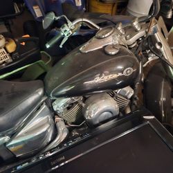 600 Vstar Motorcycle  .two Green Like New Min Bikes 1 Beer Sign 