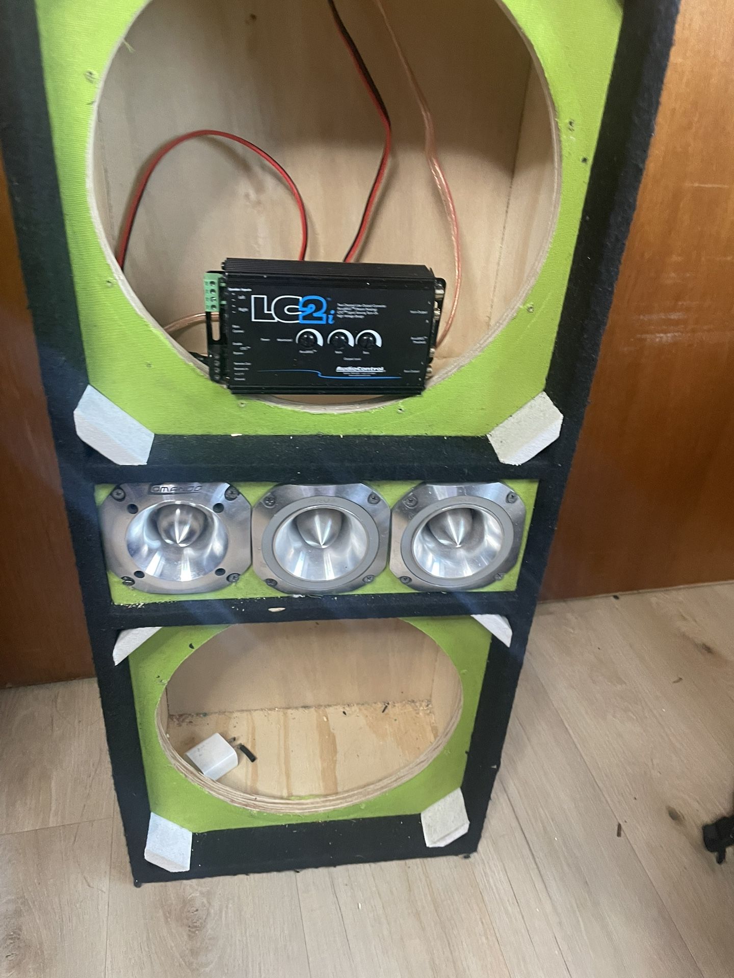 chuchero 12” Box with three tweezers and LC2 crossover