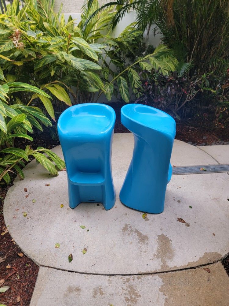 LEDGE LOUNGER In Pool Bar Stools