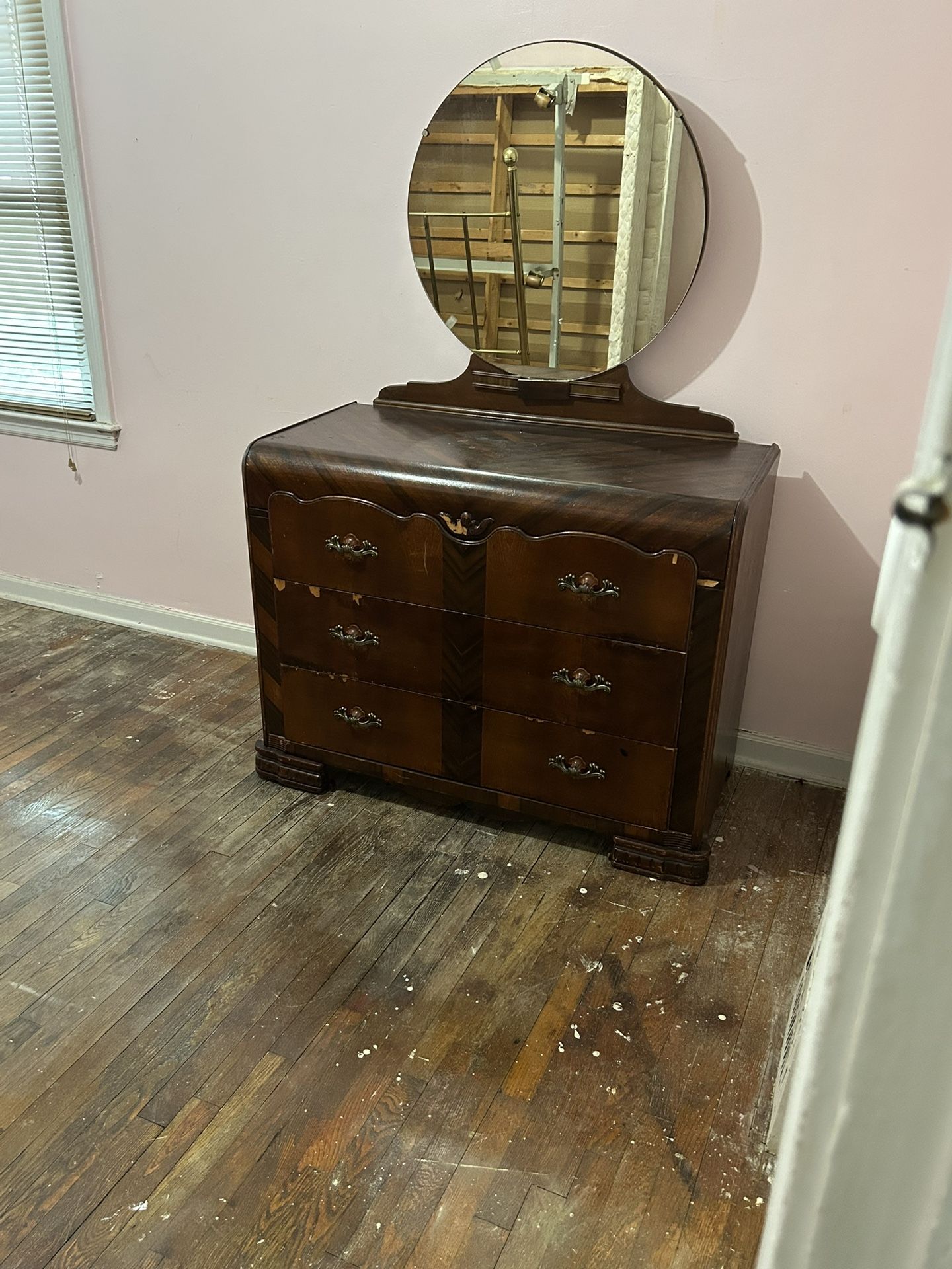Antique Chest Drawers With Mirror