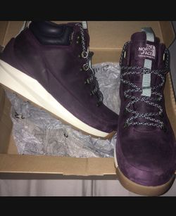 NEW The North Face Women’s Back To Berkeley  Waterproof rain snow hiking boots w/ ice grip size 11  Purple Blackberry Navy Urban Outfitters NAU