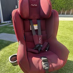 NUNA RAVA Convertible Car Seat- limited color (berry)
