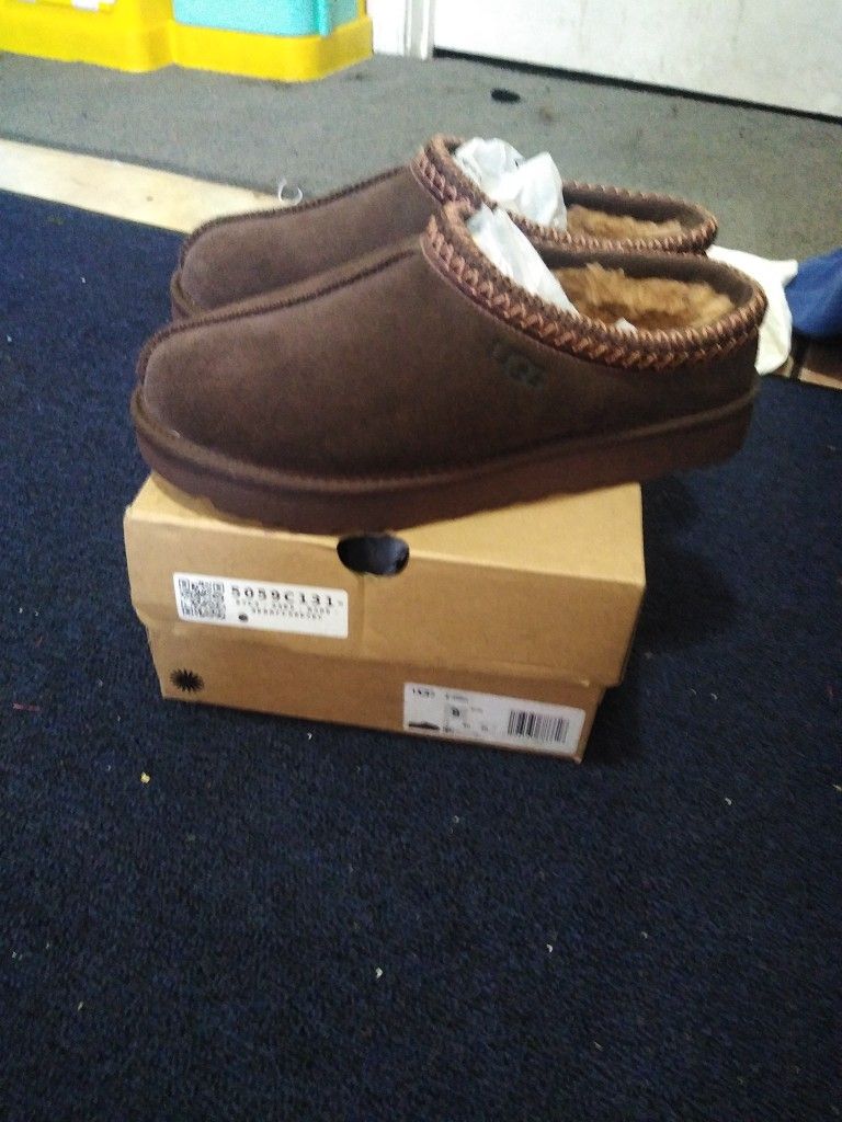 UGG SIZE 9