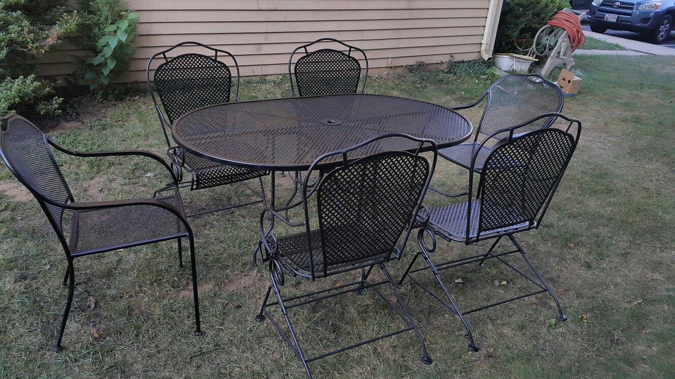Big wrouth Iron Patio set for sale like new table with 6 chairs 4 rocket and 2 static chairs like new