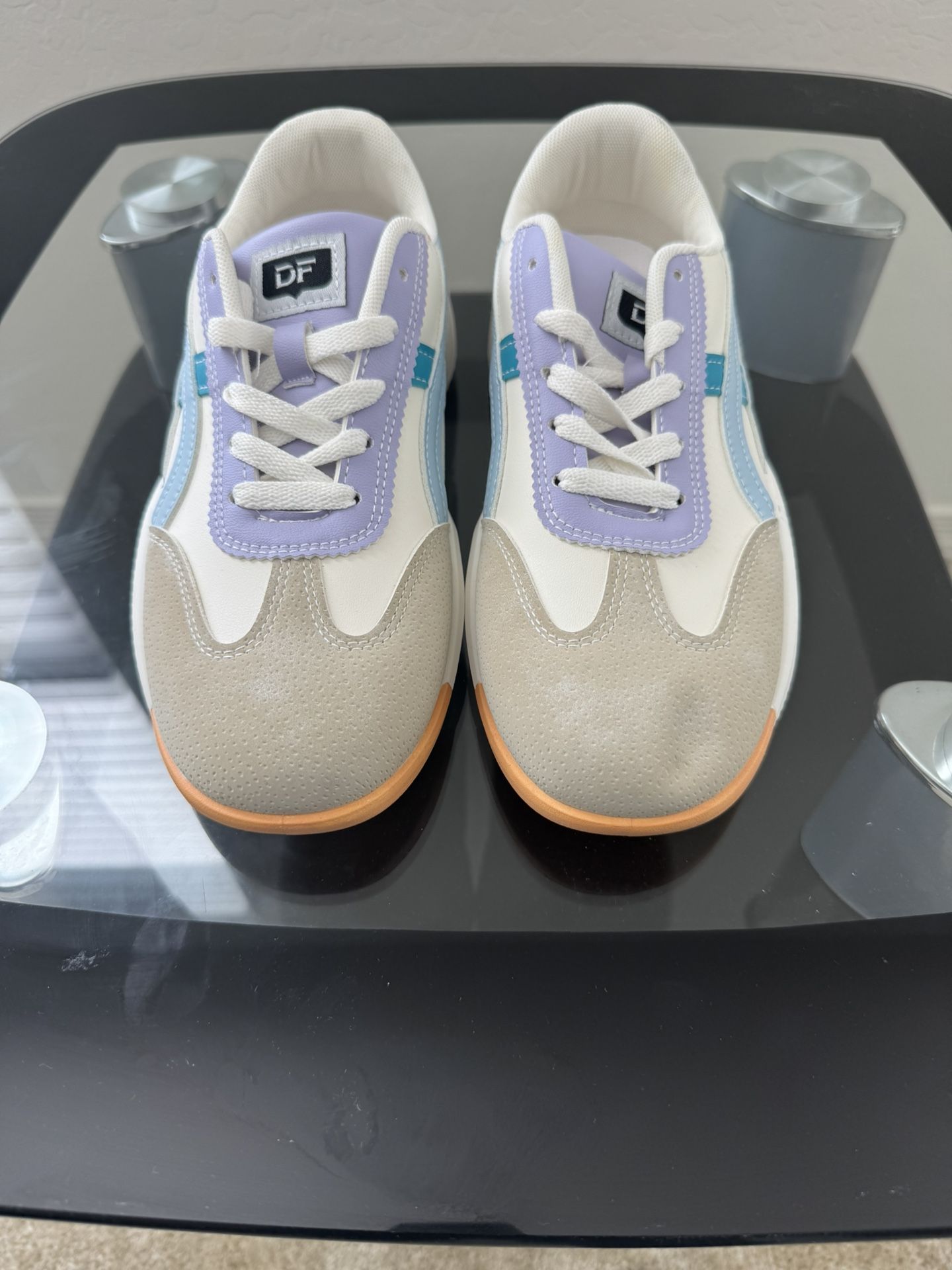 DeFlorance Women Shoes. Size 8