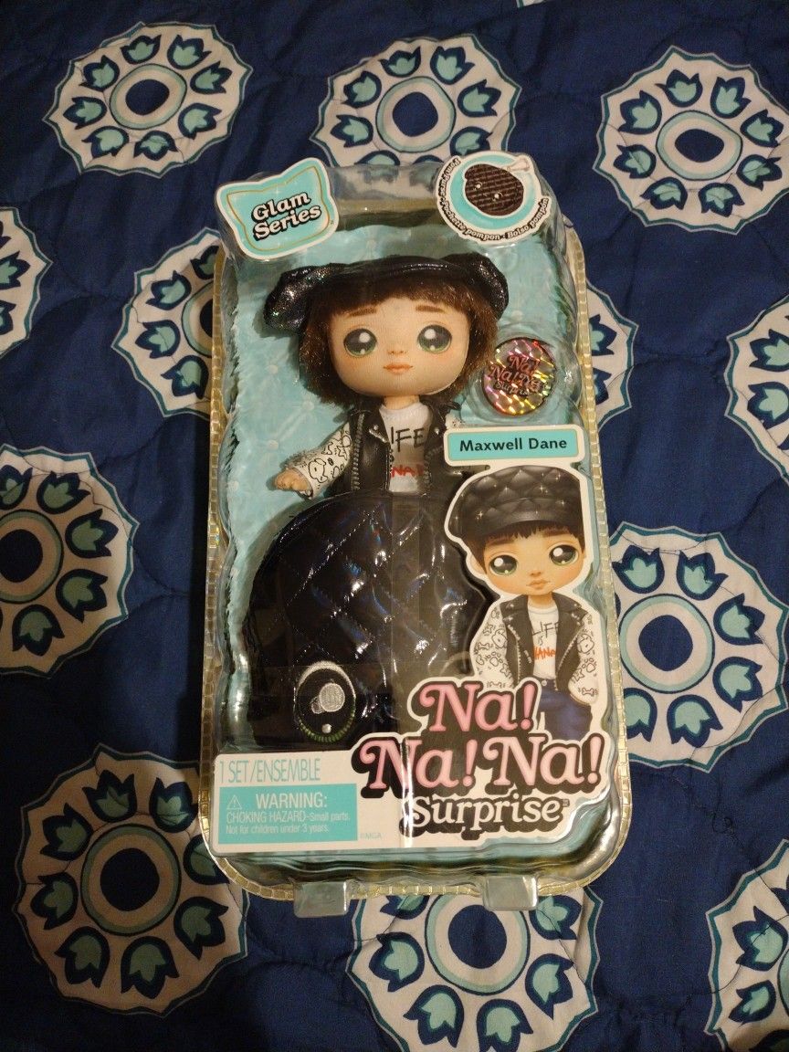 Na! Na! Na! Surprise Glam Series maxwell in Wonderland Hops Doll W Rabbit Purse 