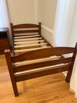 Twin bunk beds