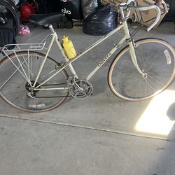 Vintage girls univega spirtour Made In Japan 12 Speed Bicycle