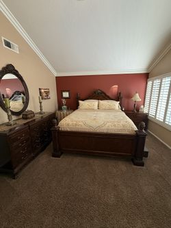 California King Traditional Bedroom Set