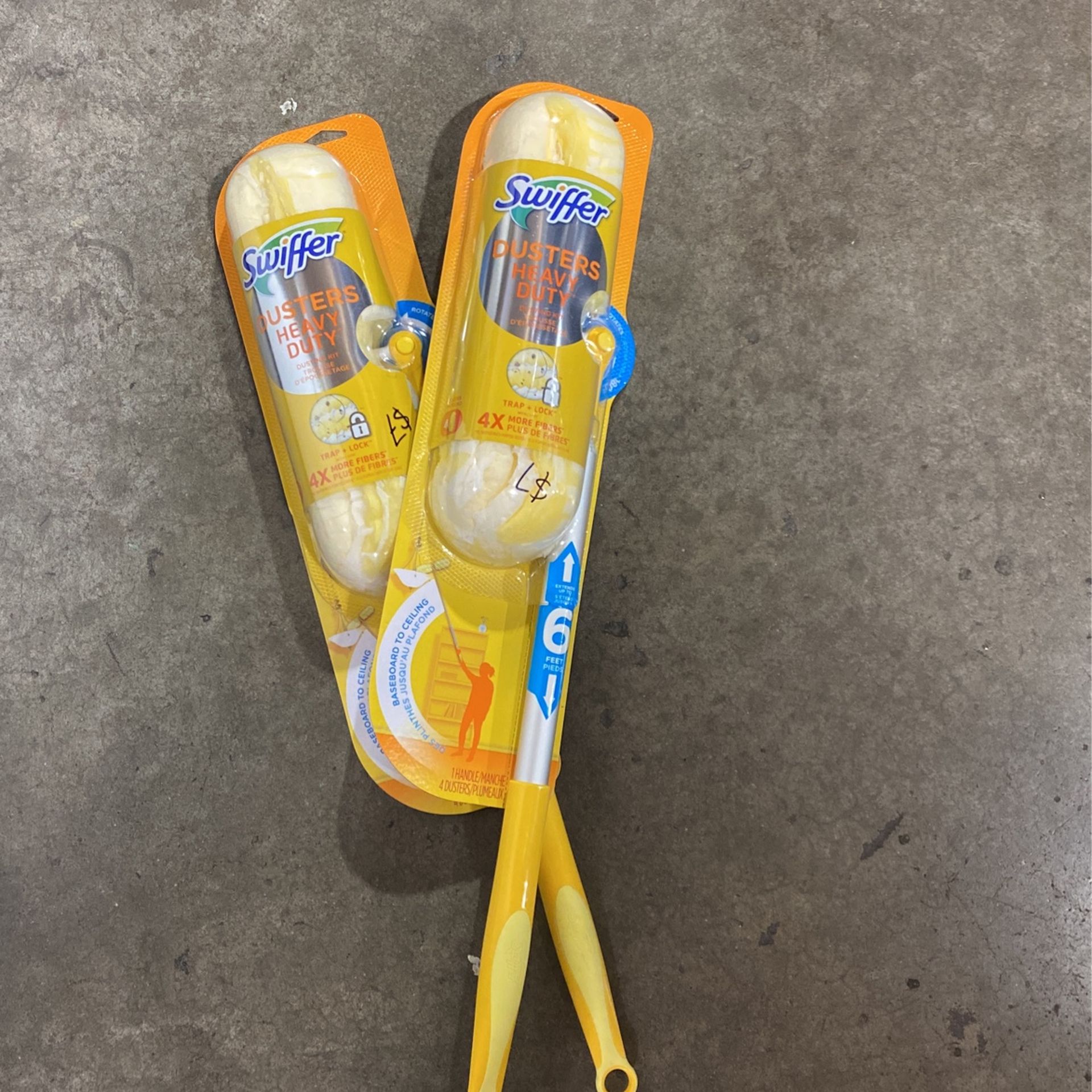 Swiffer Synthetic Dusters Super Extender Dusting Kit with Heavy-Duty Refills (1-Handle and 4-Dusters)