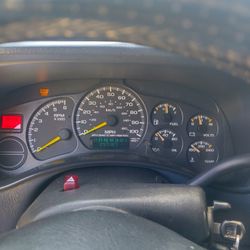 Chevrolet Silverado 1999. Millas https://offerup.co/faYXKzQFnY?$deeplink_path=/redirect/.