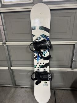 Never Summer Legacy Snowboard with Burton VITA Bindings – Complete Set