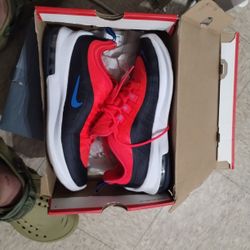 Nike 6.5 In Boys //// 8.5 Women