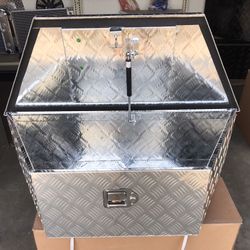 Aluminum tounge trailer toolbox