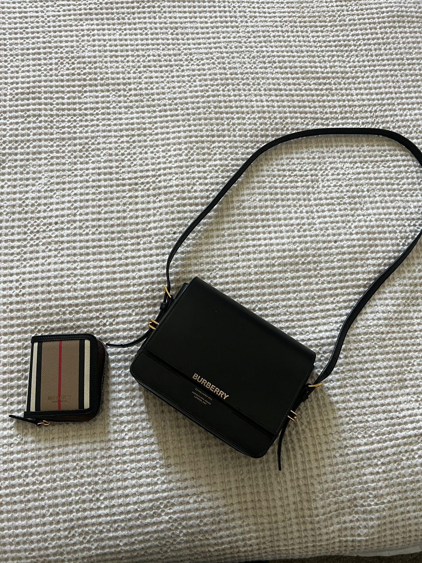 Burberry Wallet And Bag 