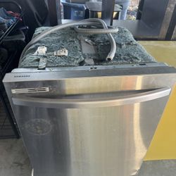 Samsung Dishwasher - Clean, Works Great