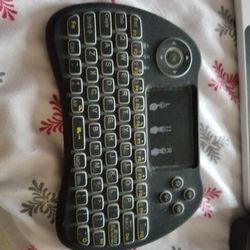 Bluetooth rechargeable wireless keyboard/pad/remote control