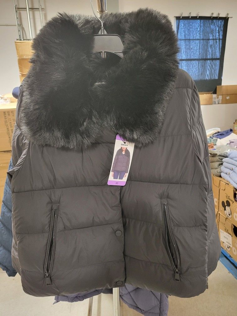 DKNY Ladies Short Puffer Jacket Without Removable Faux Fur Collar, Black Size Xtra Small.