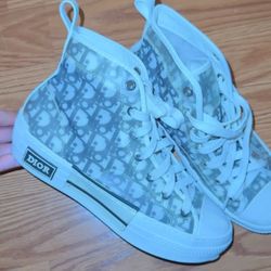 B23 League High-Top Sneaker