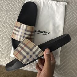 Burberry slides 