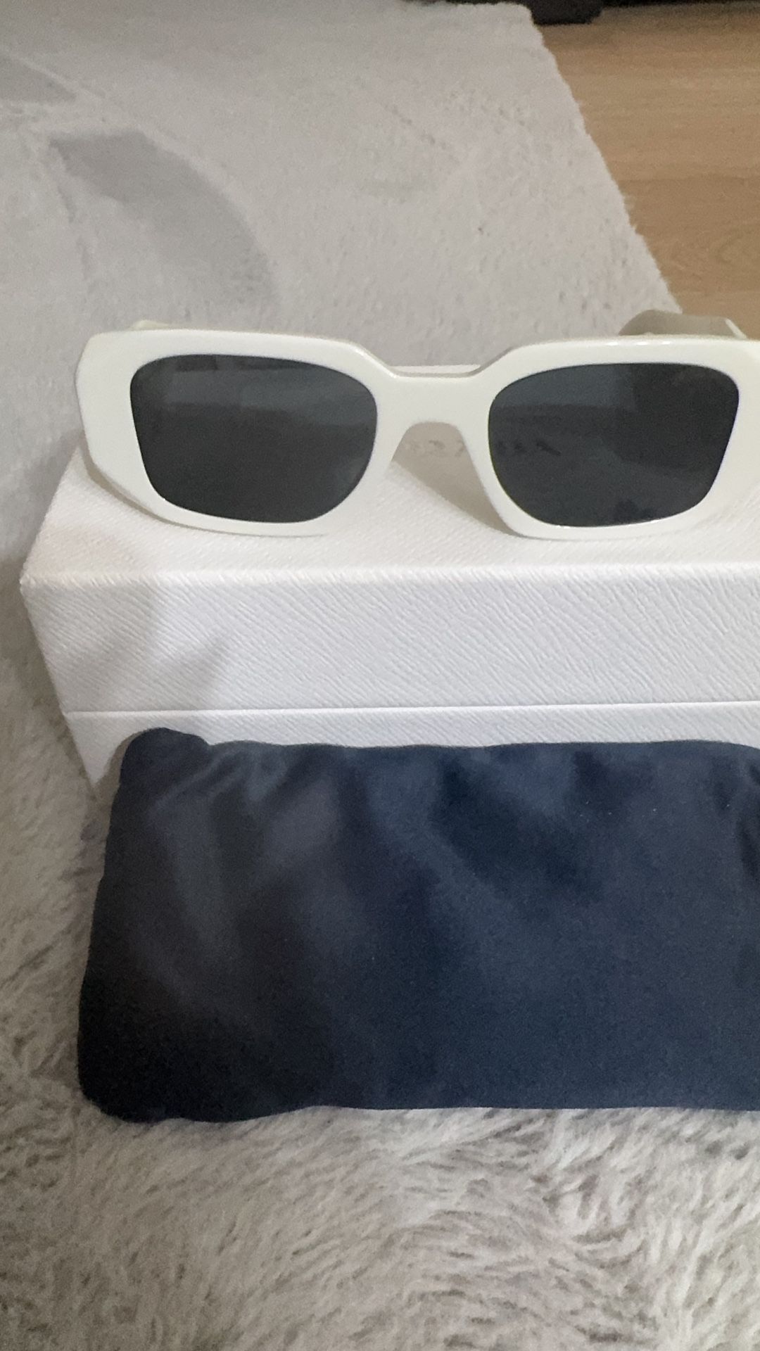 PRADA Sunglass