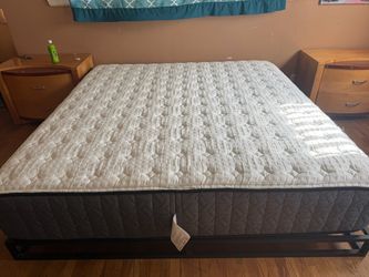 REGULAR KING SIZE MATTRESS AND METAL FRAME